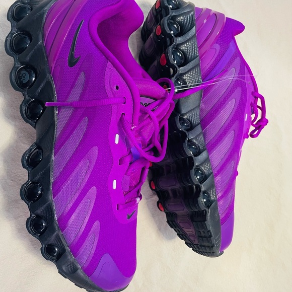 Nike Women's Purple Athletic Shoes - Picture 4 of 6